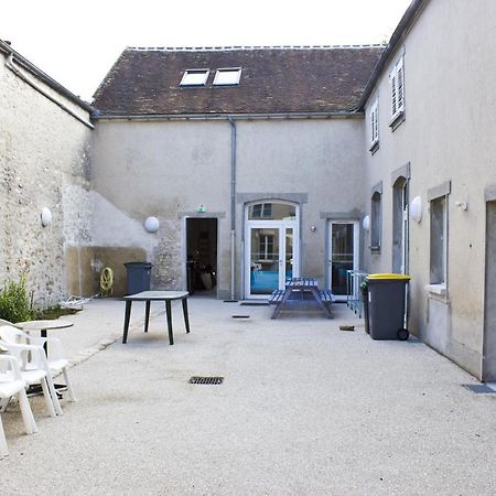 Fontaineblhostel Hostel & Camping Near Fontainebleau La Chapelle-la-Reine Exterior foto
